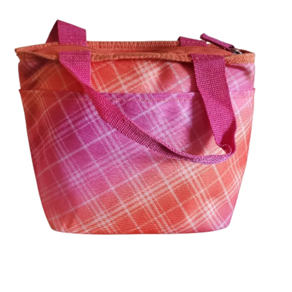 The Igloo Insulated Lunch Tote is a stylish and practical cooling bag designed f